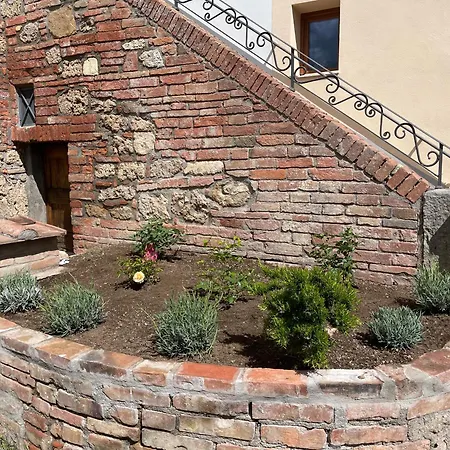 Montevenere 83 *